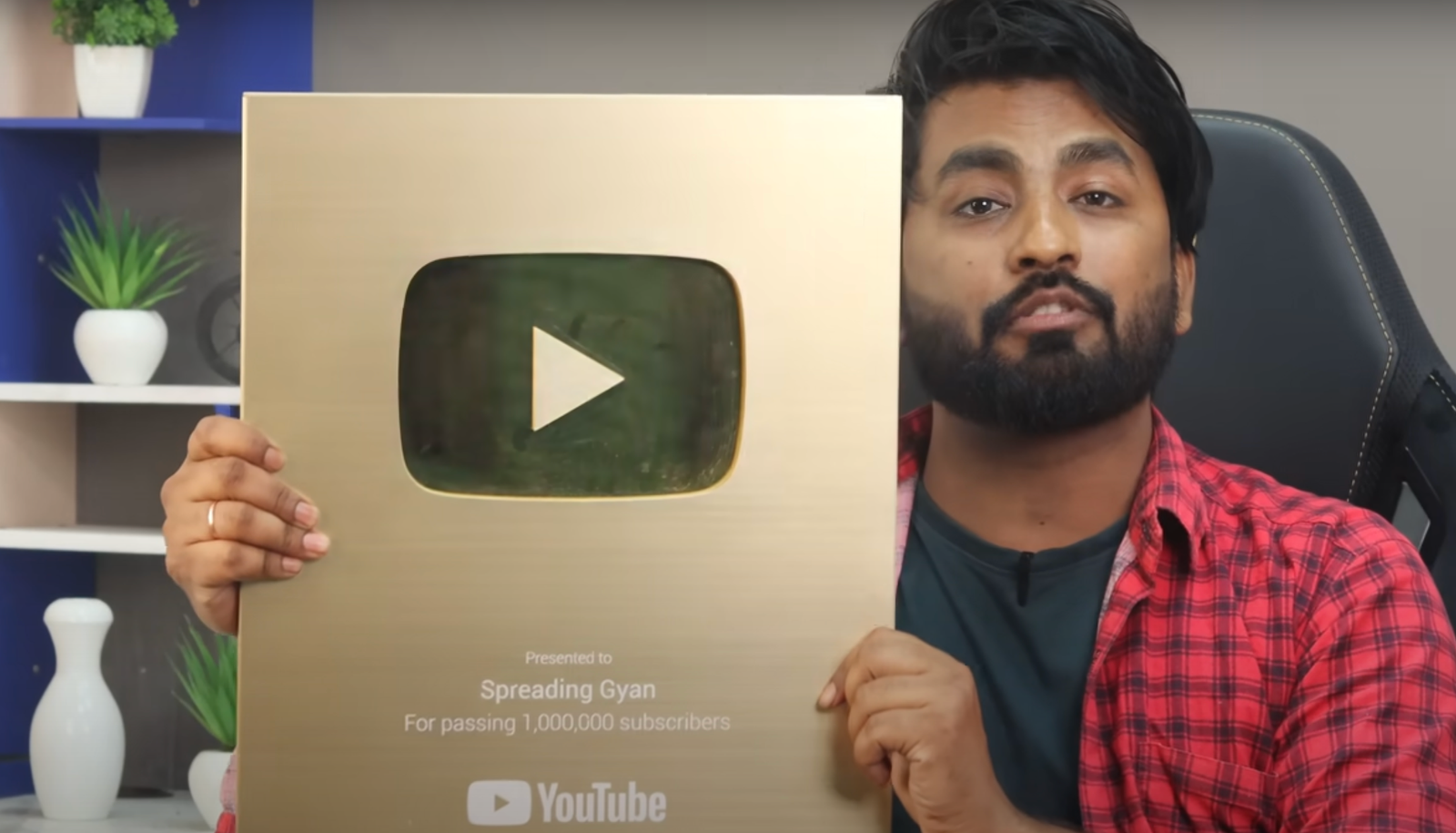 Youtube Play button kab deta hai